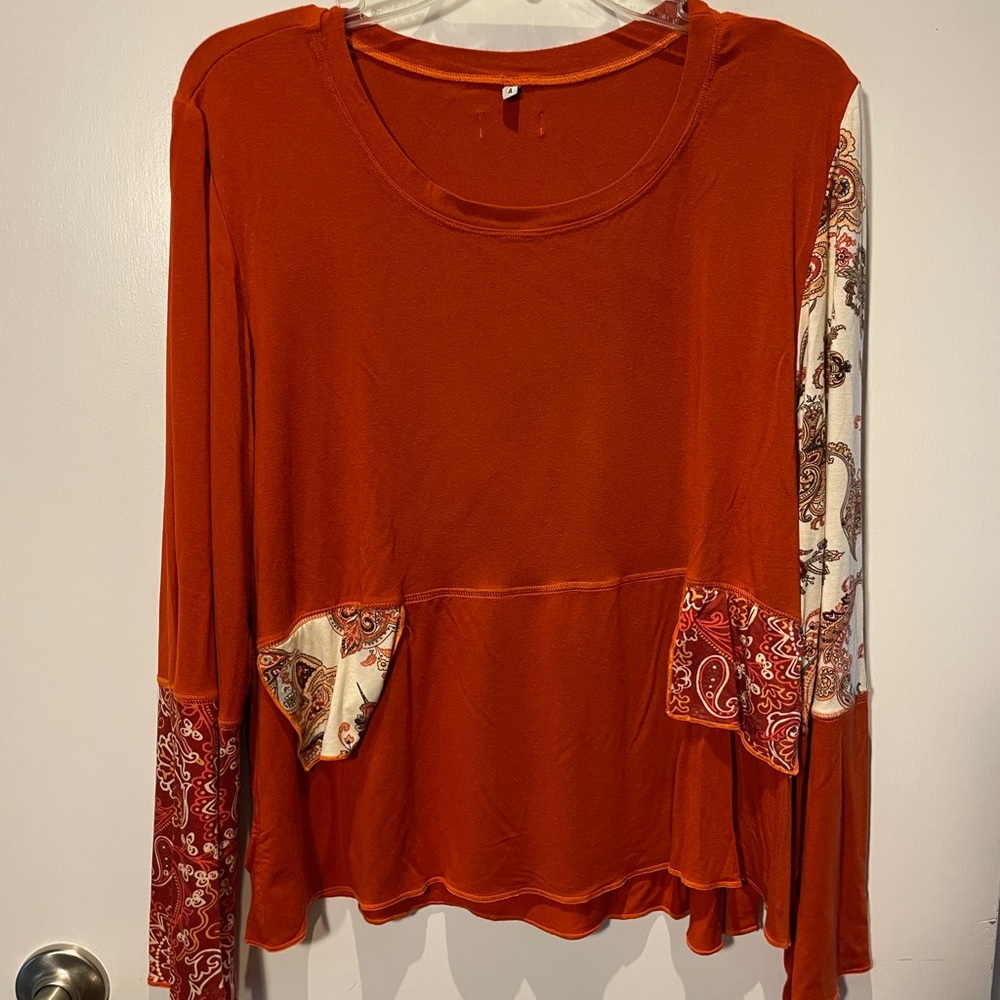 COTTON burnt Orange top. Round neckline and Flared sleeves. SZ L/XL.